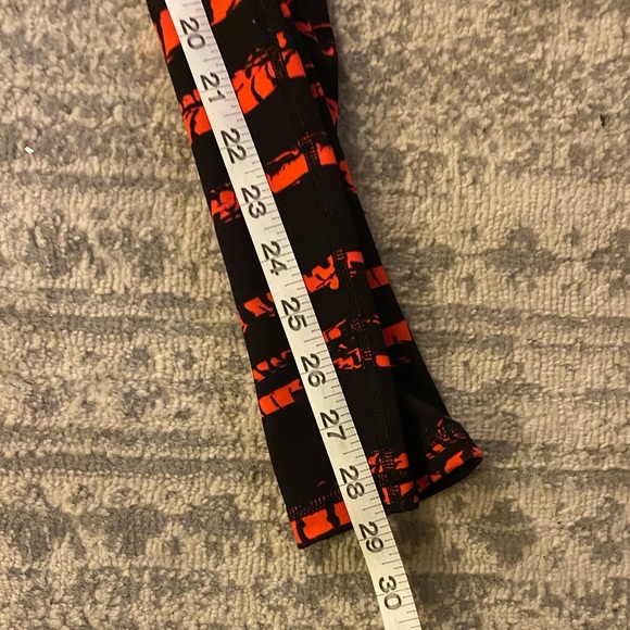 Black and Bright Orange print leggings - old navy size large - Picture 5 of 5